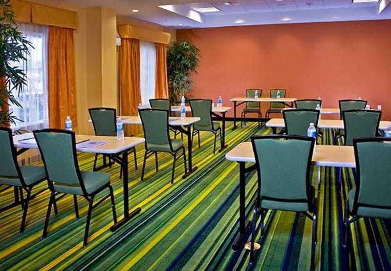 Fairfield Inn & Suites Lake City Restoran gambar