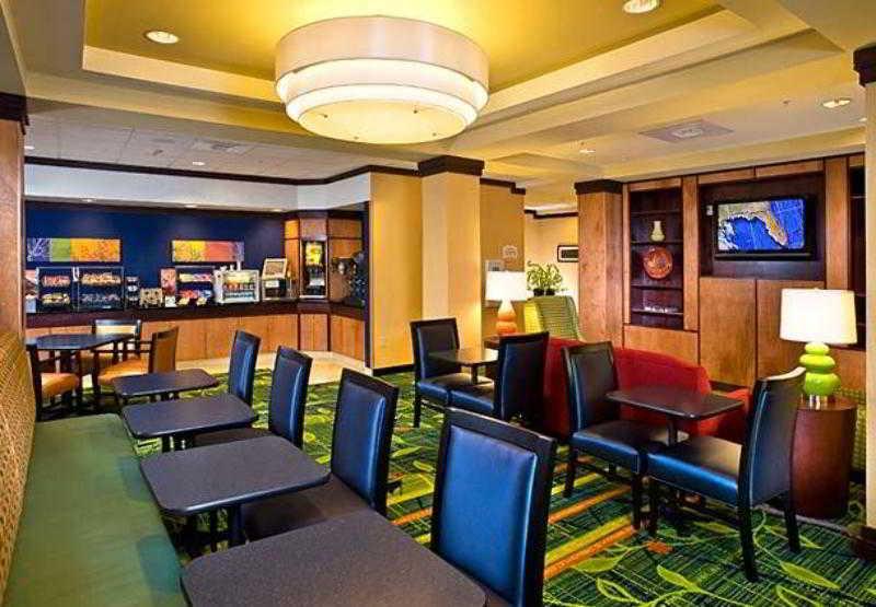 Fairfield Inn & Suites Lake City Restoran gambar